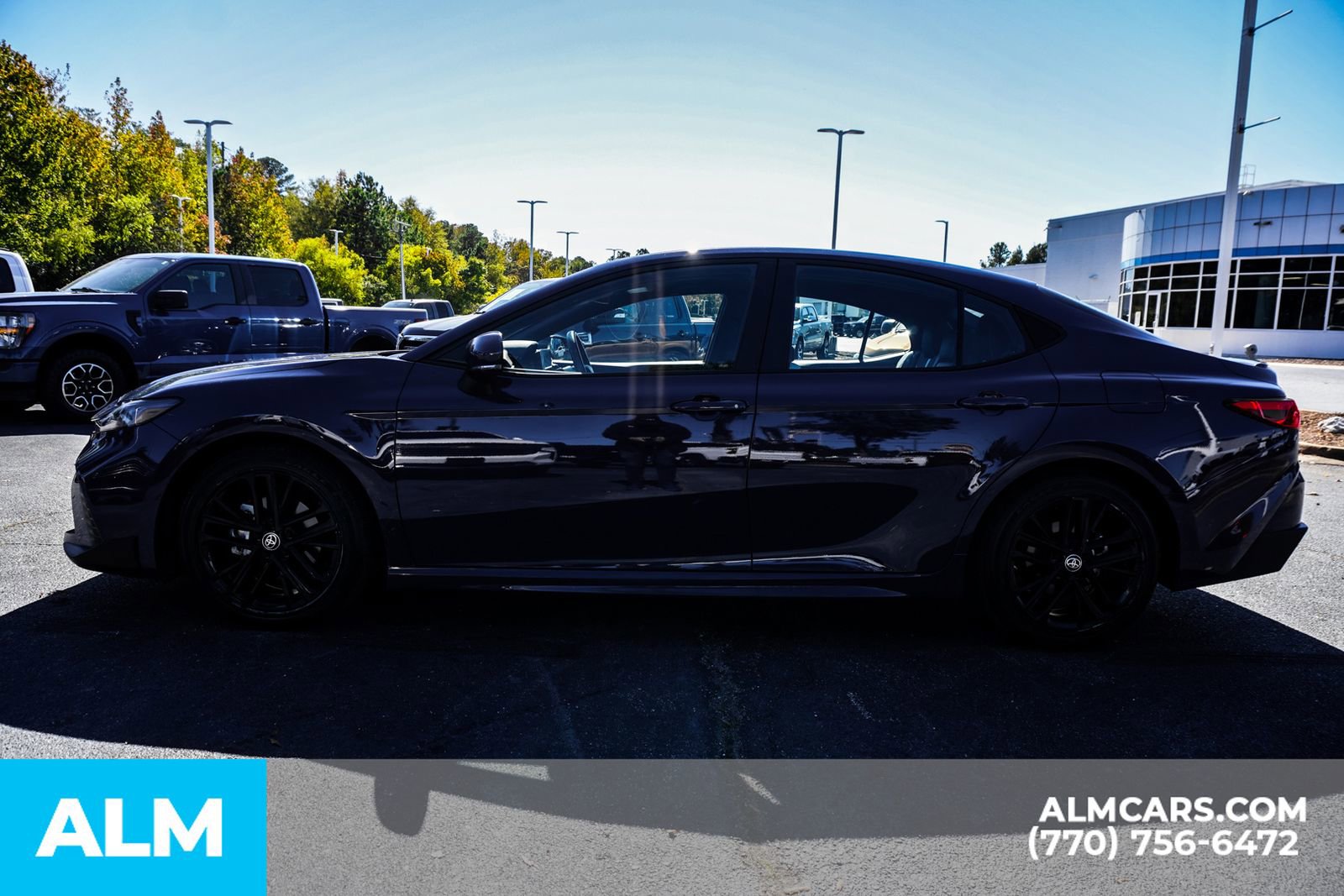 Used 2025 Toyota Camry SE image 10