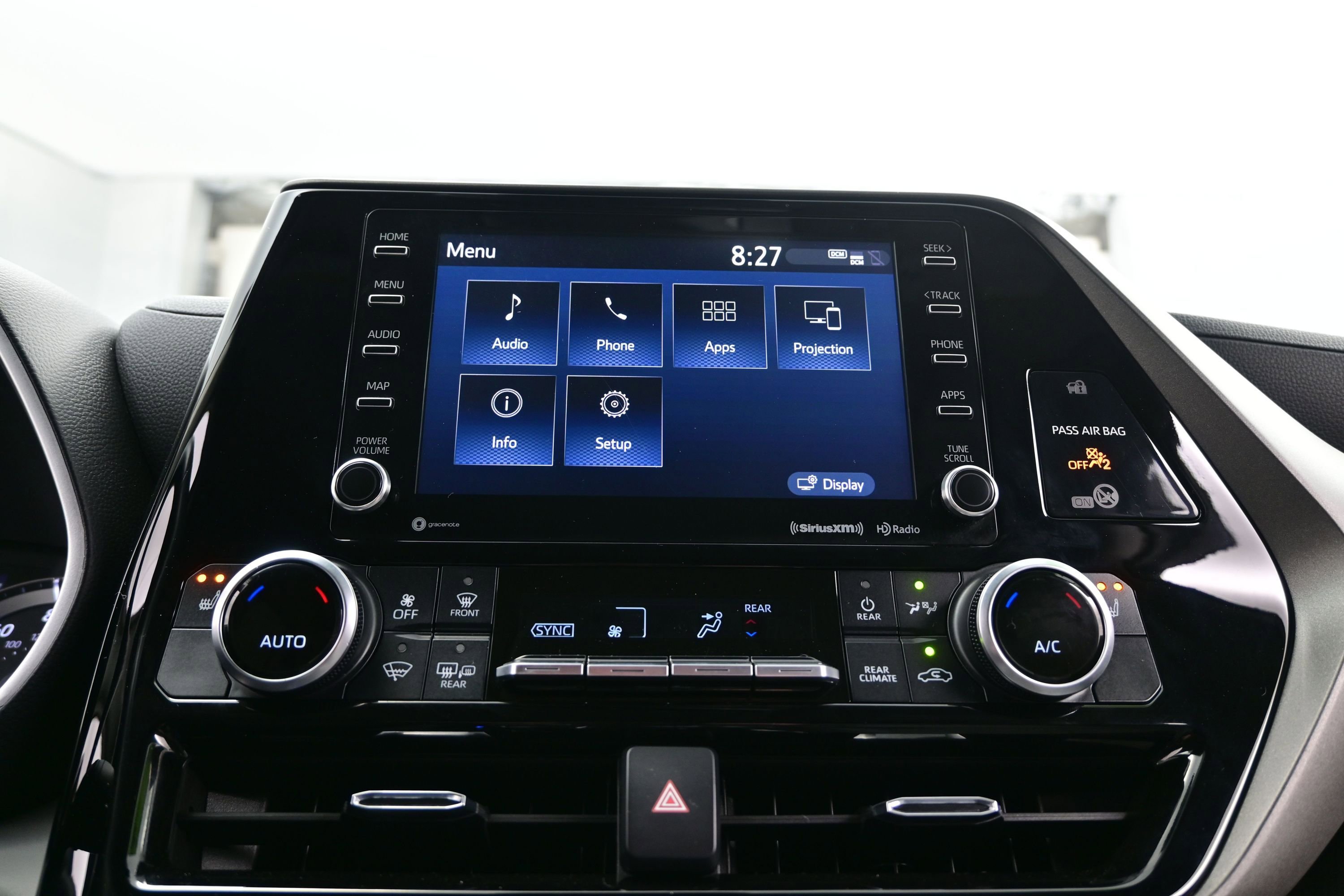 Used 2022 Toyota Highlander XLE AWD/4WD image 21