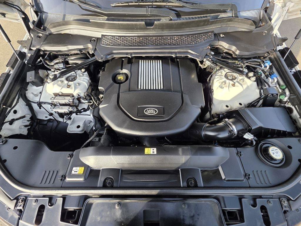 Used 2016 Land Rover Range Rover Sport SE image 22