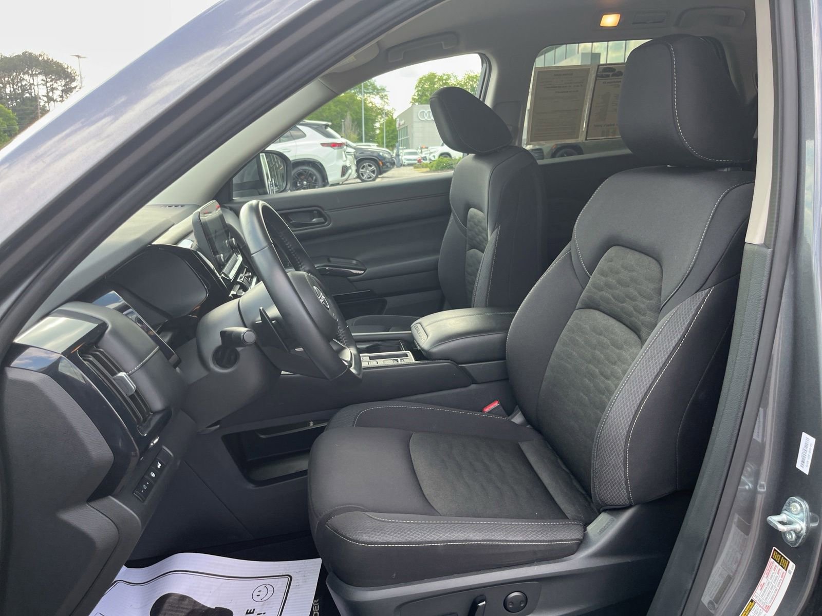 Used 2025 Nissan Pathfinder SV FWD image 27