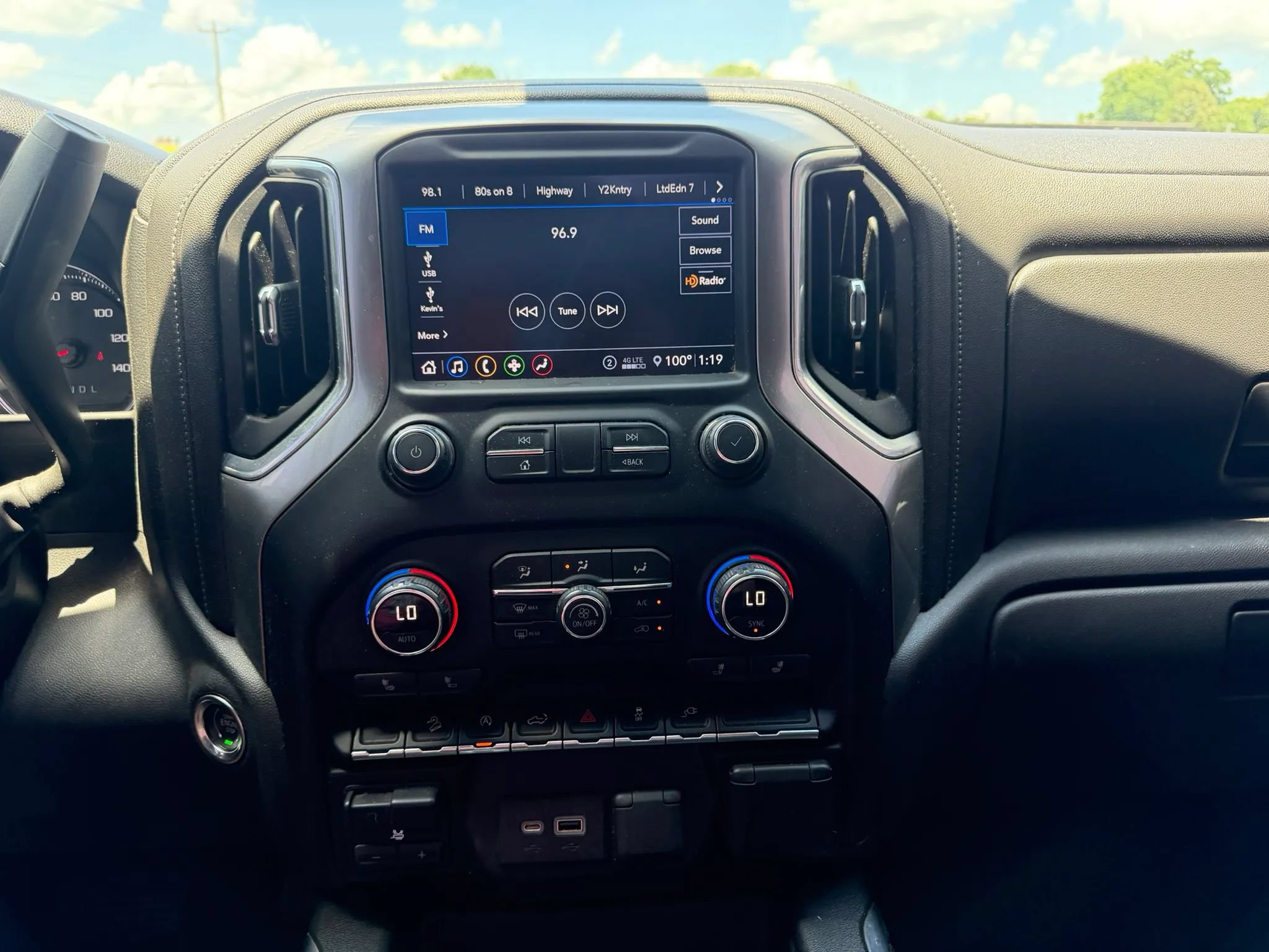 Used 2020 Chevrolet Silverado 1500 LT Trail Boss w/ Midnight Edition AWD/4WD image 13