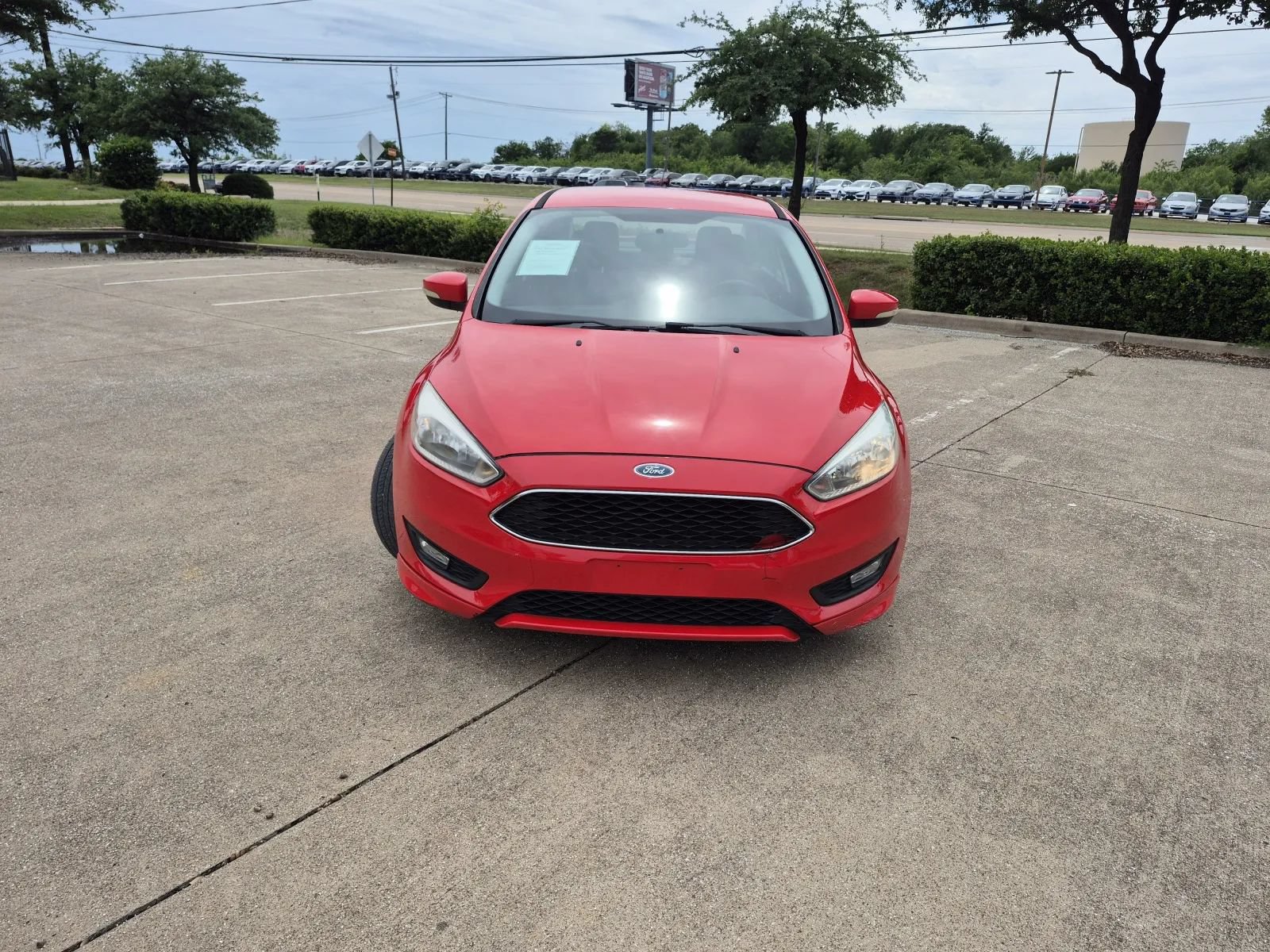 Used 2016 Ford Focus SE w/ SE Sport Package FWD image 3