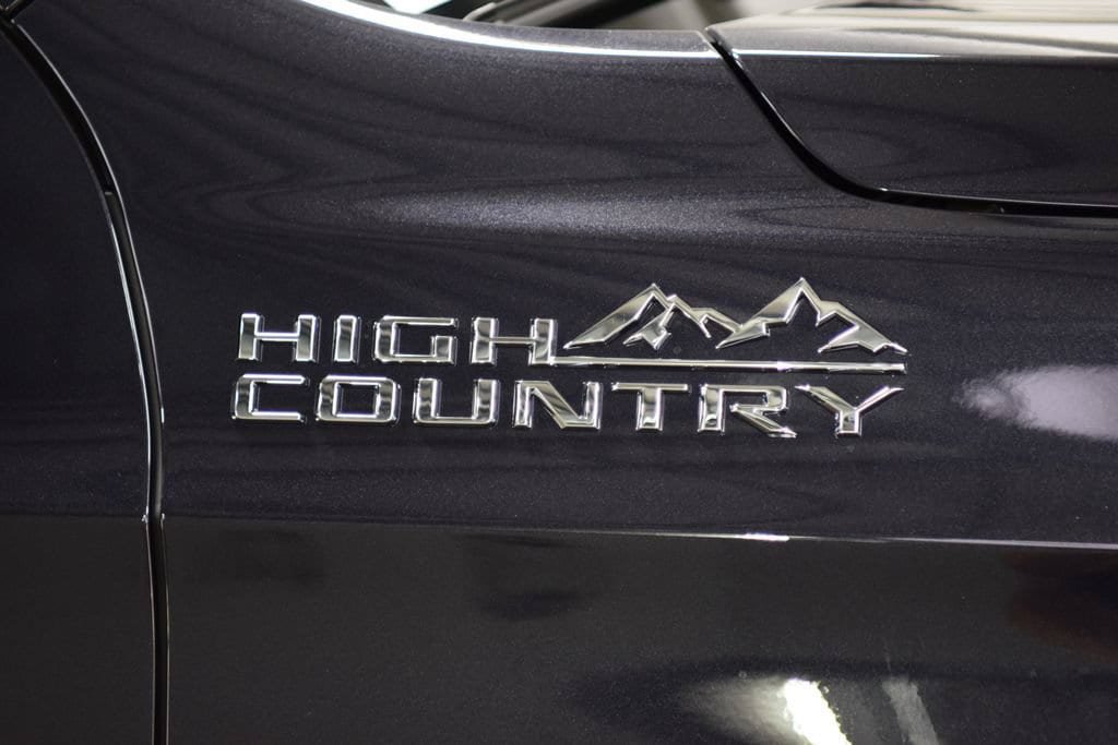 New 2026 Chevrolet Suburban High Country AWD/4WD image 16