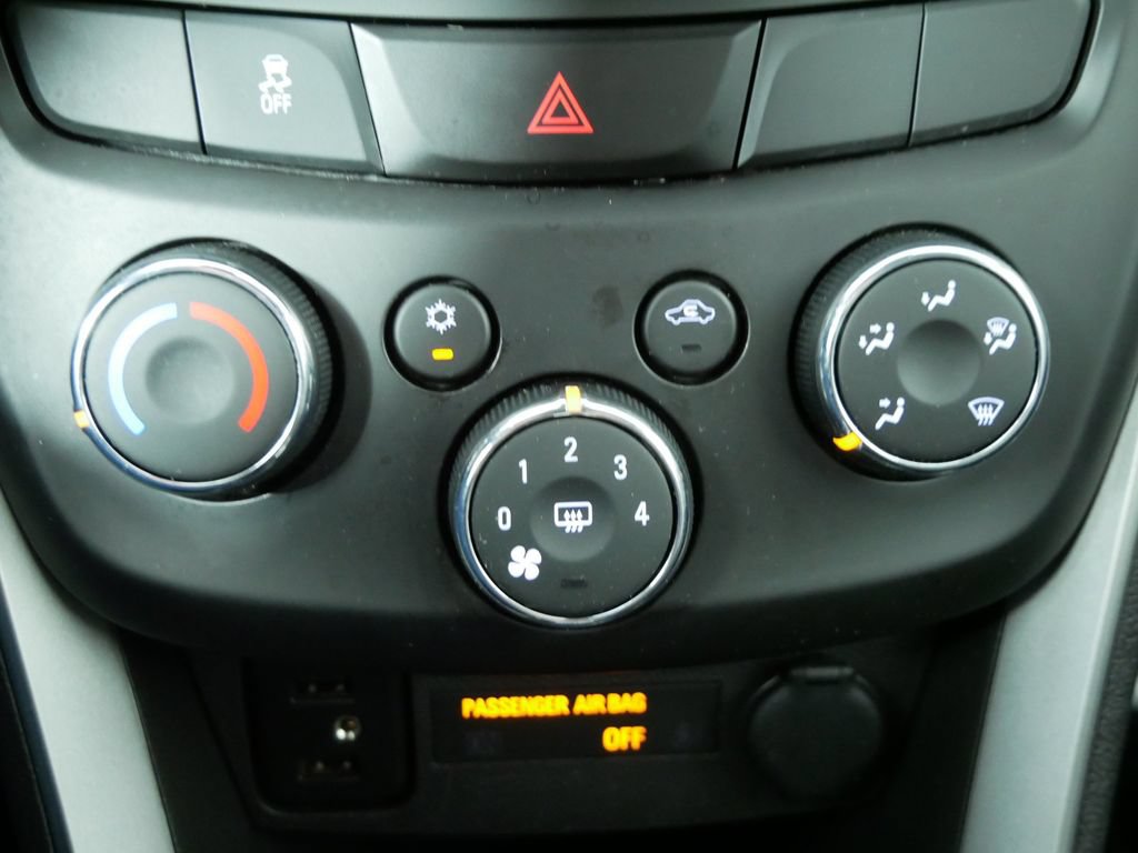 Used 2019 Chevrolet Trax LT w/ LT Convenience Package FWD image 30