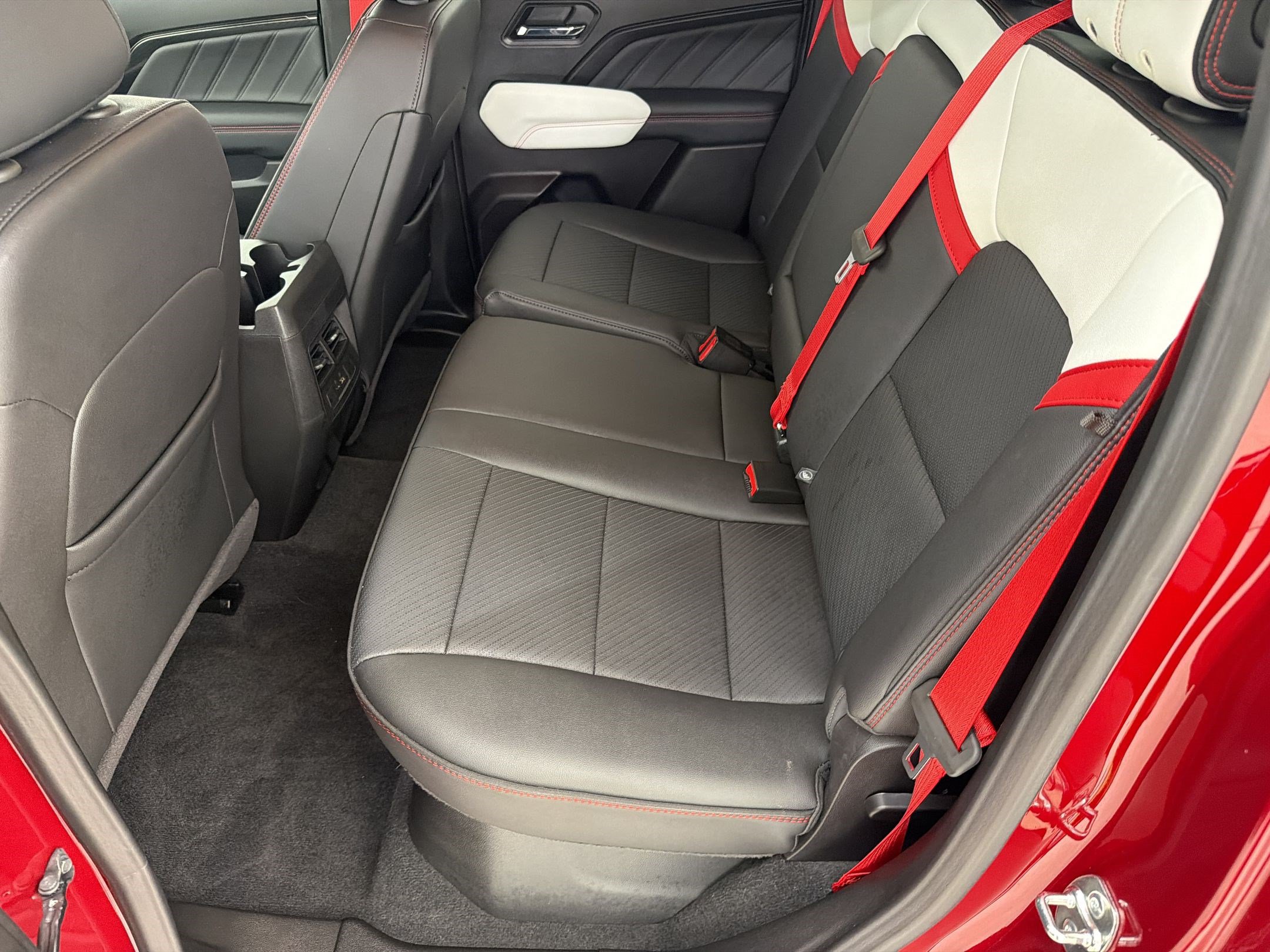 Used 2026 GMC Canyon AT4X w/ AT4X AEV Edition AWD/4WD image 22