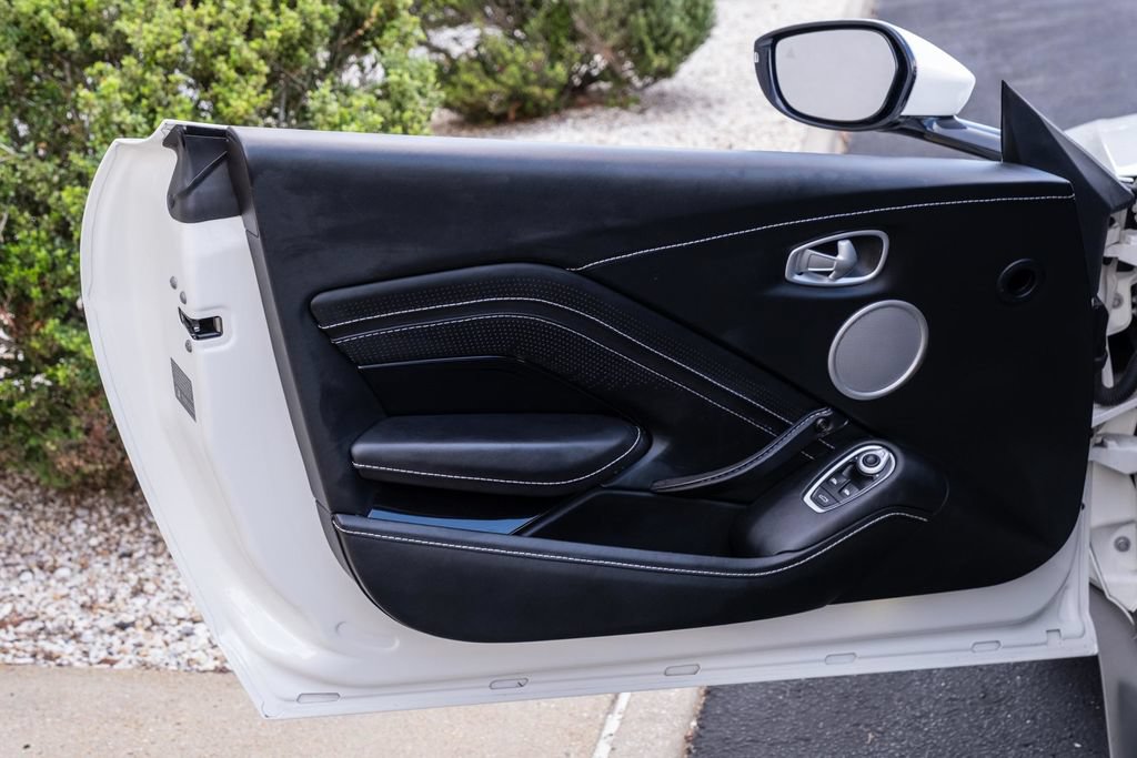 Used 2019 Aston Martin V8 Vantage Coupe RWD image 17