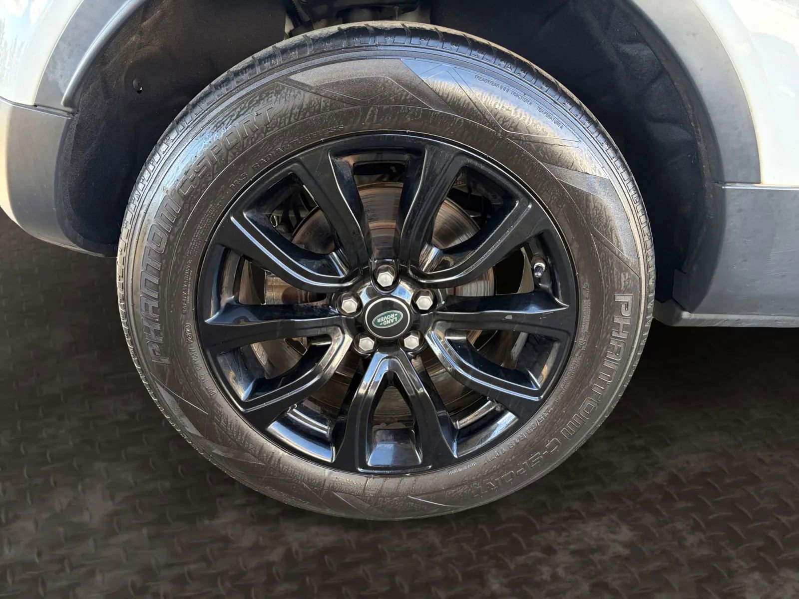 Used 2019 Land Rover Range Rover Evoque SE Premium image 38