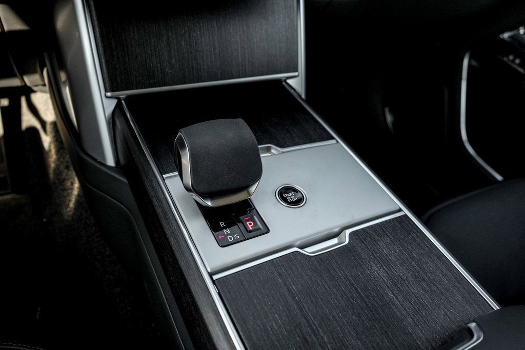 New 2025 Land Rover Range Rover SE image 14
