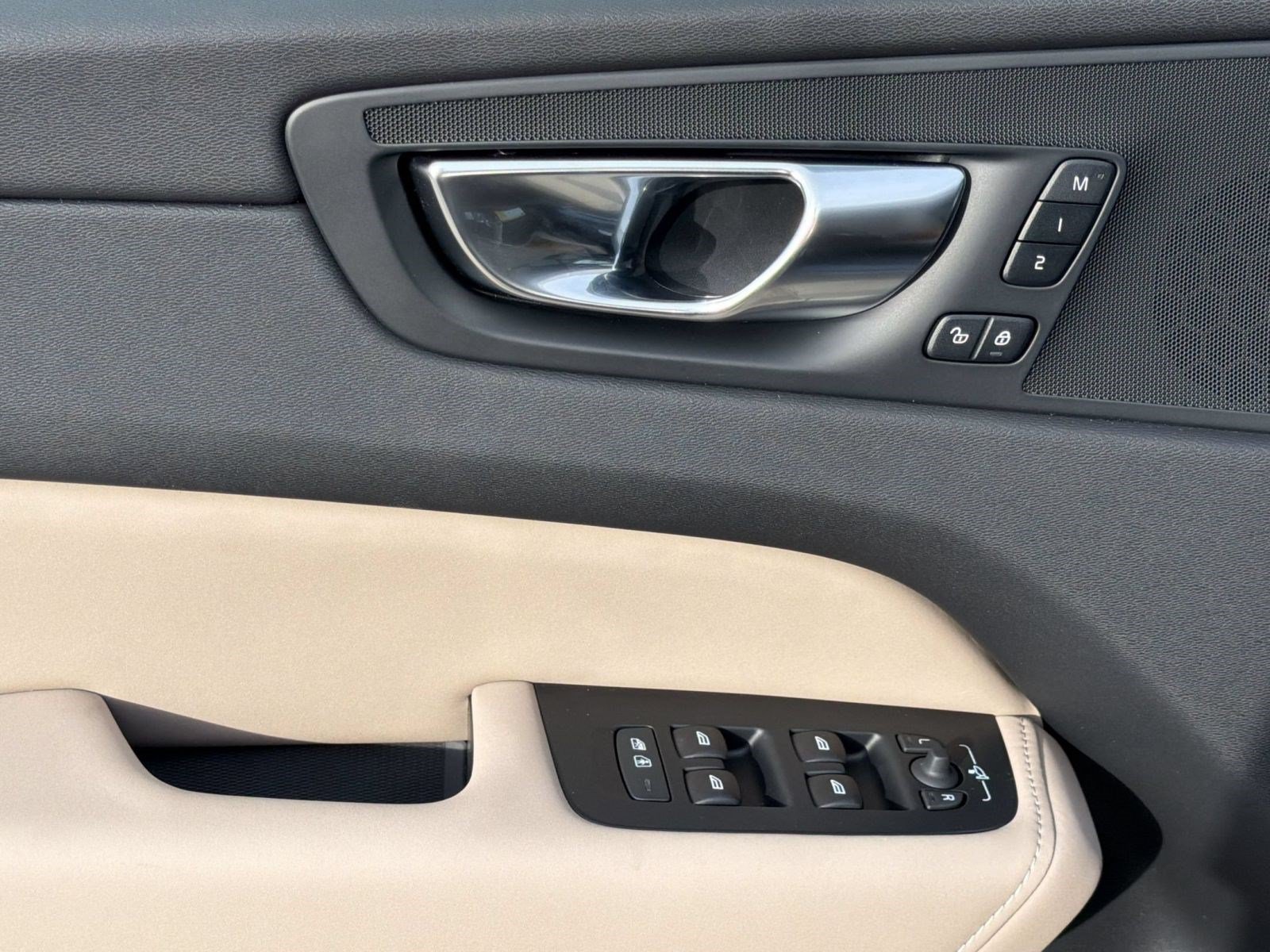 New 2026 Volvo XC60 B5 Plus w/ Climate Package AWD/4WD image 15