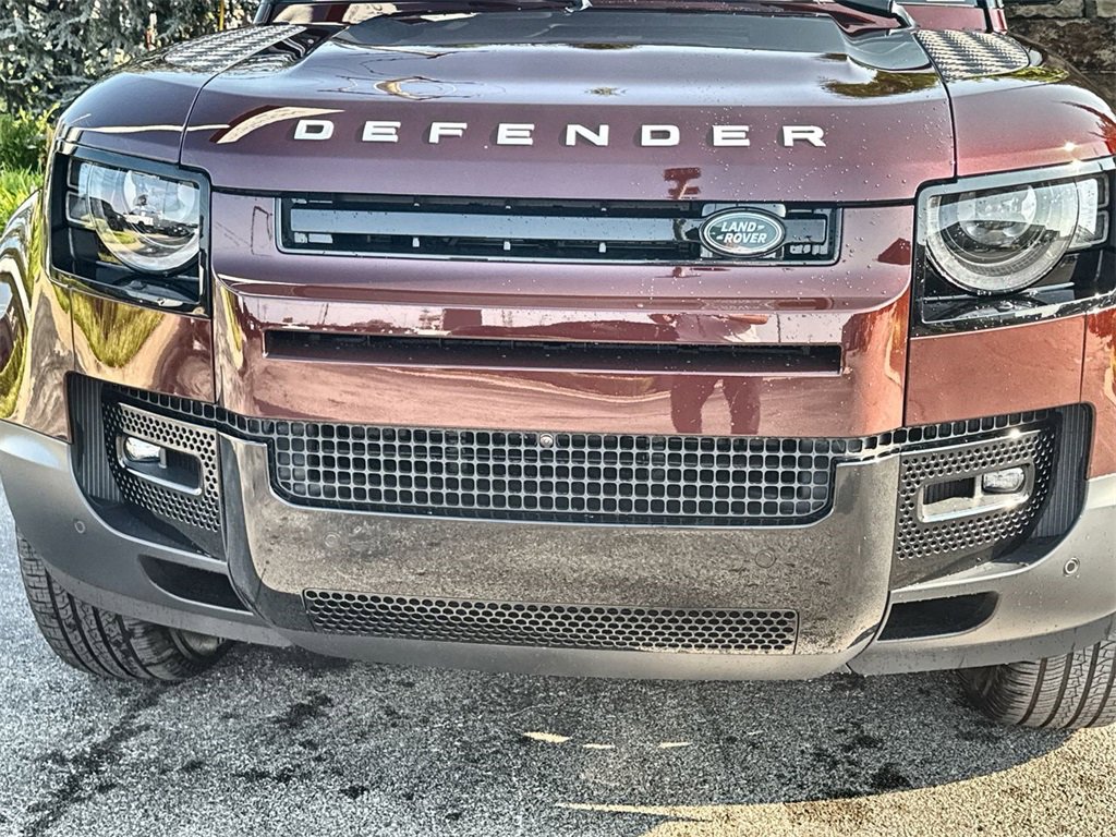 Used 2025 Land Rover Defender 130 S image 9