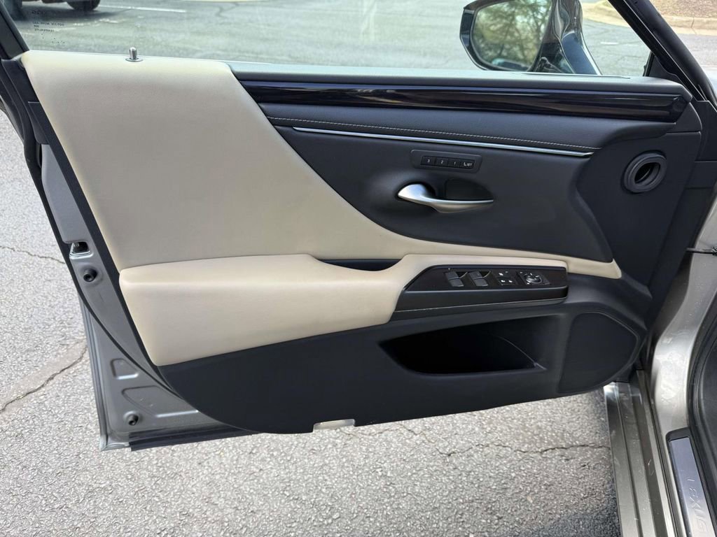 Used 2019 Lexus ES 350 w/ Premium Package FWD image 12