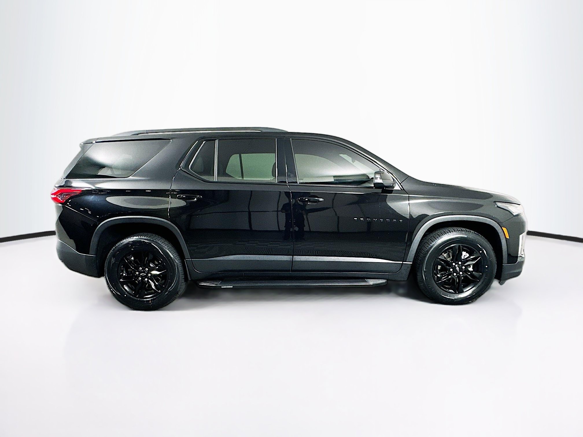 Used 2022 Chevrolet Traverse LS w/ Midnight/Sport Edition FWD image 10