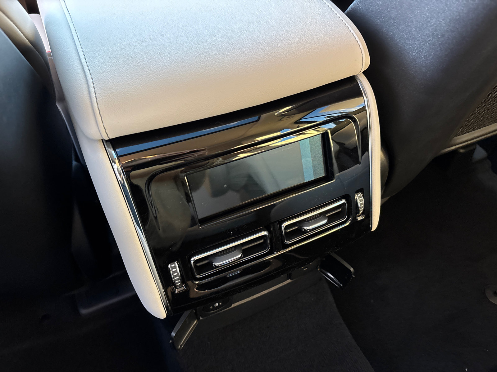 New 2027 Lincoln Aviator AWD image 29