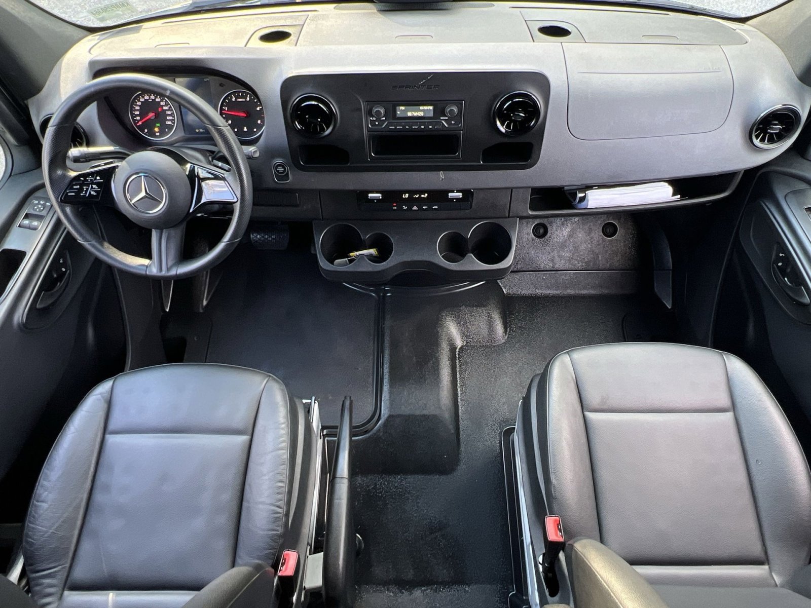 Used 2025 Mercedes-Benz Sprinter 2500 image 20