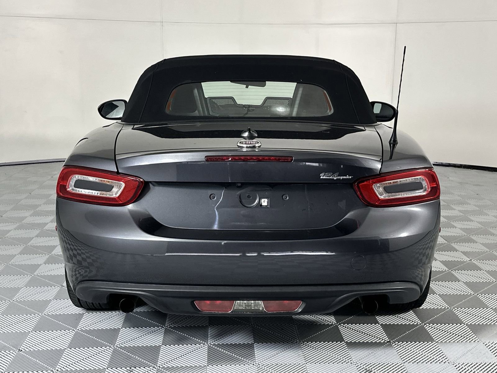 Used 2018 FIAT 124 Spider Classica w/ Technology & Siriusxm Group image 7
