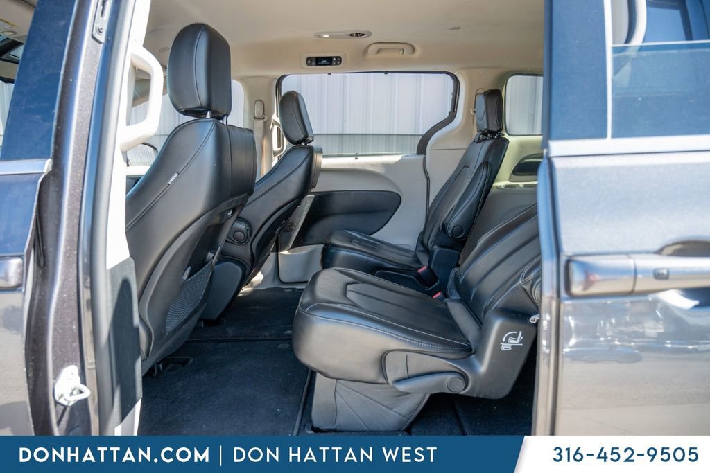 Used 2023 Chrysler Pacifica Touring-L FWD image 20
