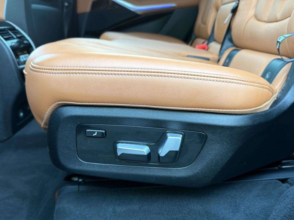 Used 2021 BMW X7 xDrive40i w/ M Sport Package AWD/4WD image 22