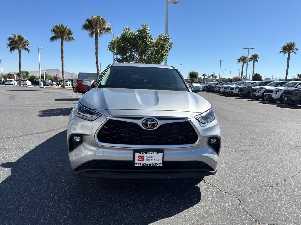 Certified 2025 Toyota Highlander LE FWD image 3