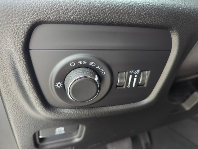 Used 2024 Jeep Grand Cherokee Laredo AWD/4WD image 30
