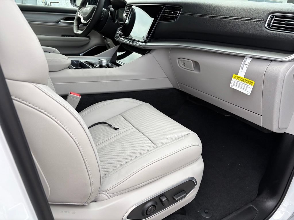 New 2026 Jeep Grand Wagoneer 2WD w/ Premium Group I image 14