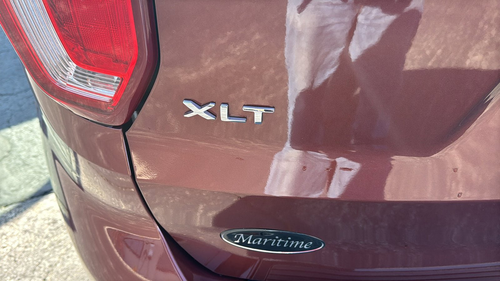 Used 2018 Ford Explorer XLT w/ Equipment Group 202A AWD/4WD image 20