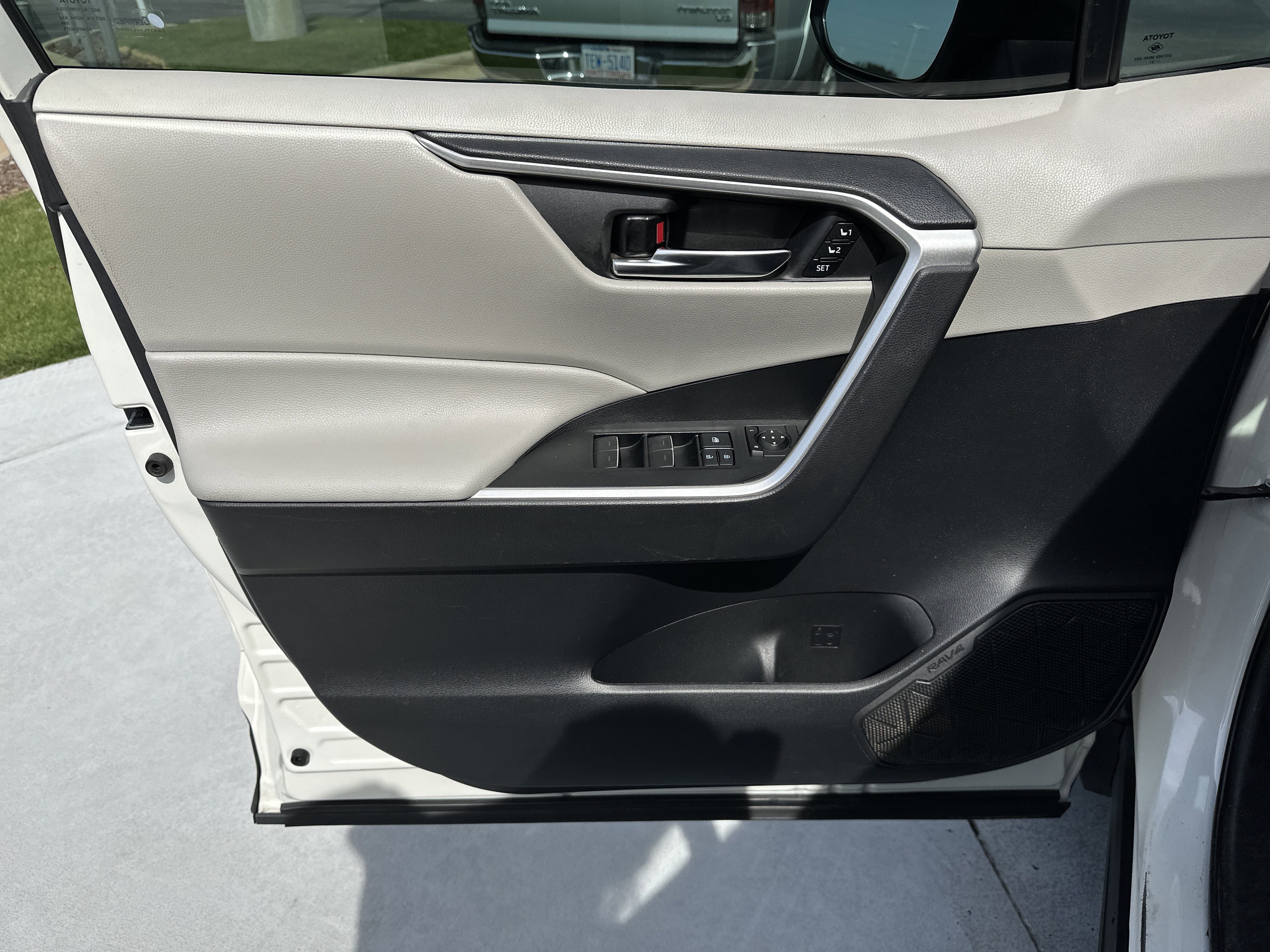 Used 2022 Toyota RAV4 XLE Premium AWD/4WD image 14