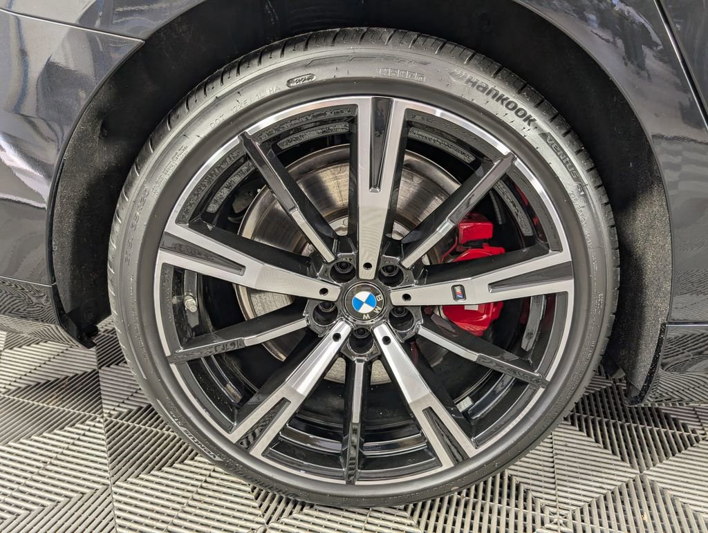 Certified 2026 BMW 550e xDrive image 9