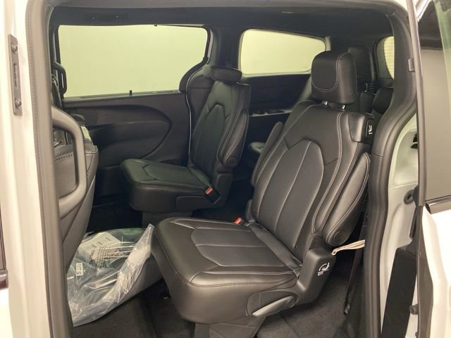 New 2026 Chrysler Pacifica Select image 19