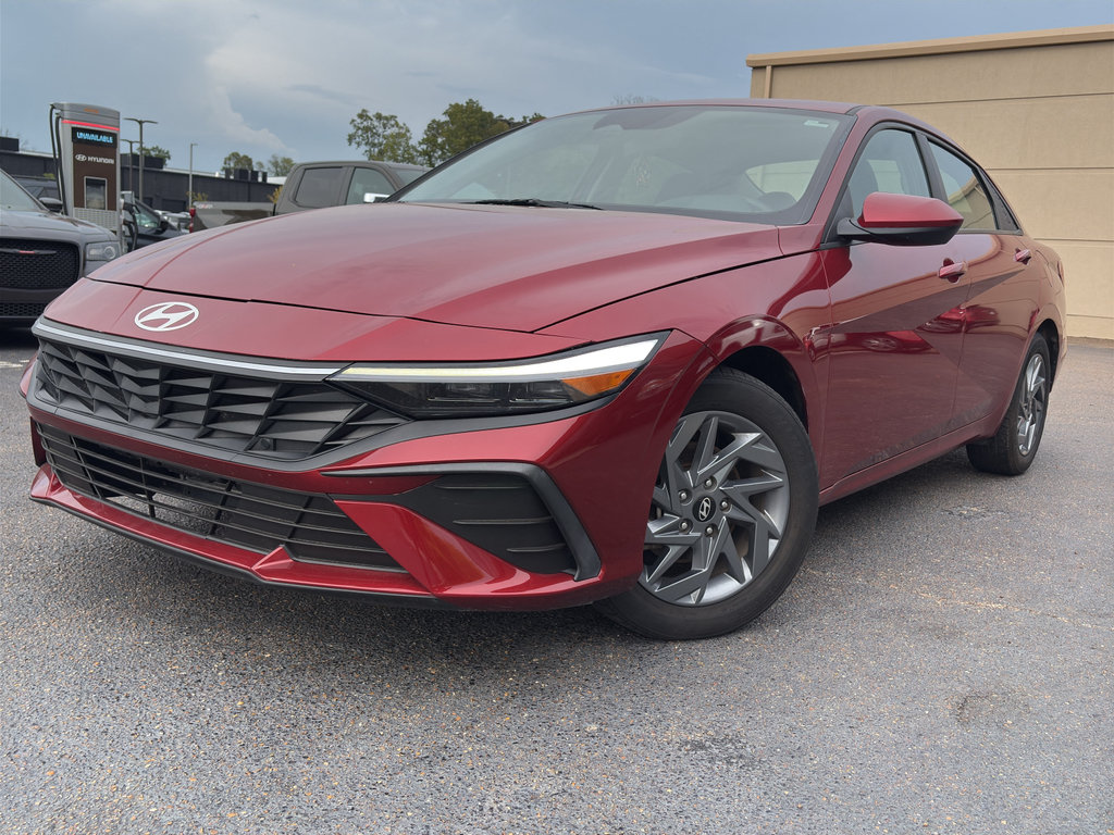 Used 2024 Hyundai Elantra SEL FWD image 1