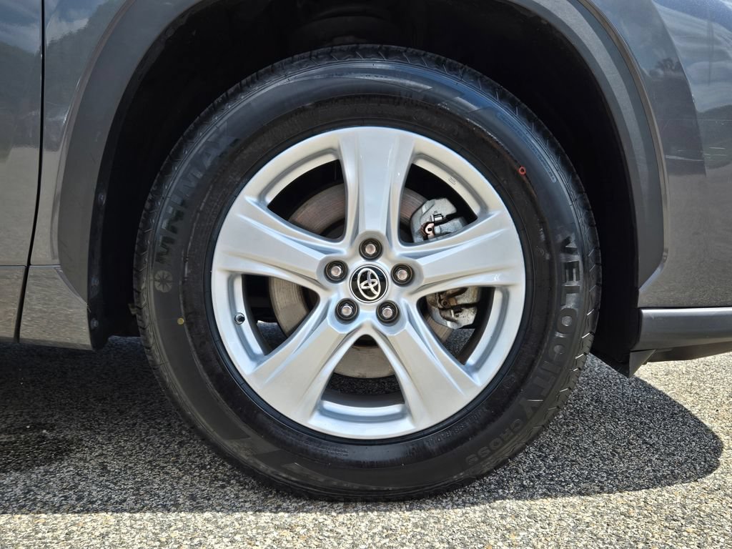 Used 2024 Toyota Highlander LE FWD image 10