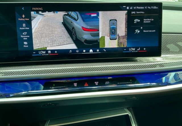 Used 2023 BMW i7 xDrive60 AWD/4WD image 38