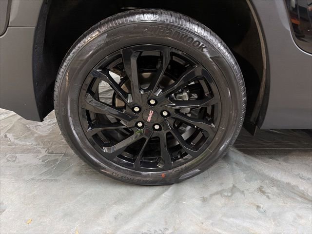 Used 2023 GMC Terrain SLE w/ Driver Convenience Package image 26