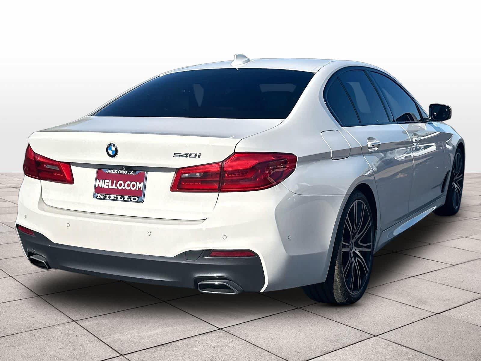 Used 2018 BMW 540i w/ M Sport Package RWD image 9