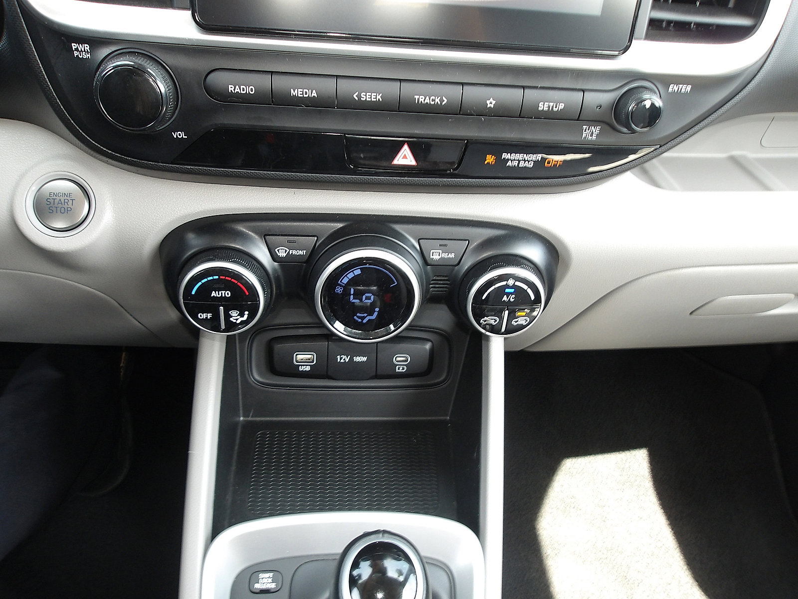 Certified 2024 Hyundai Venue SEL FWD image 19