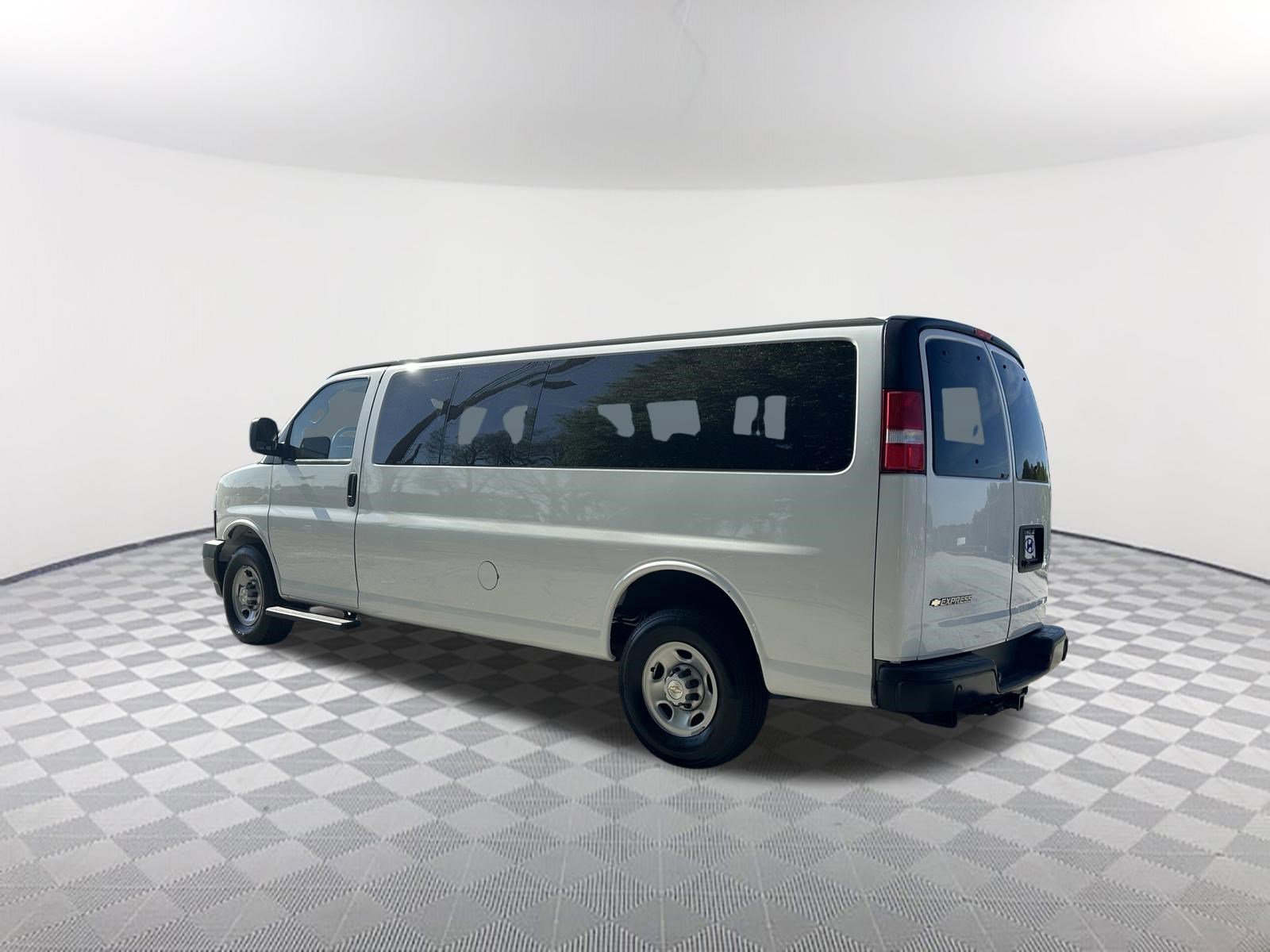 Used 2024 Chevrolet Express 3500 LS image 9