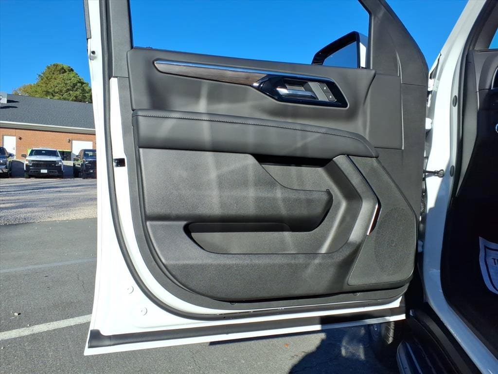 New 2026 Chevrolet Suburban LS RWD image 15