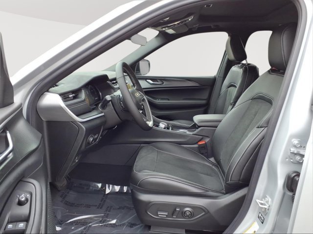 New 2025 Jeep Grand Cherokee L Limited w/ Luxury Tech Group II AWD/4WD image 11