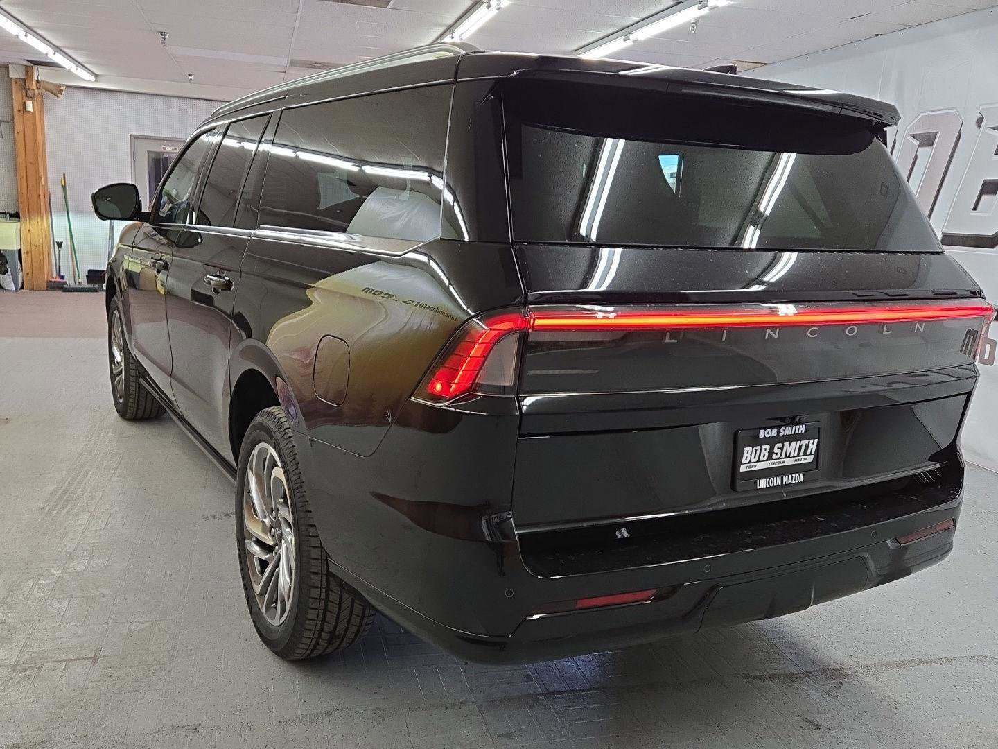 New 2025 Lincoln Navigator L Reserve AWD/4WD image 11