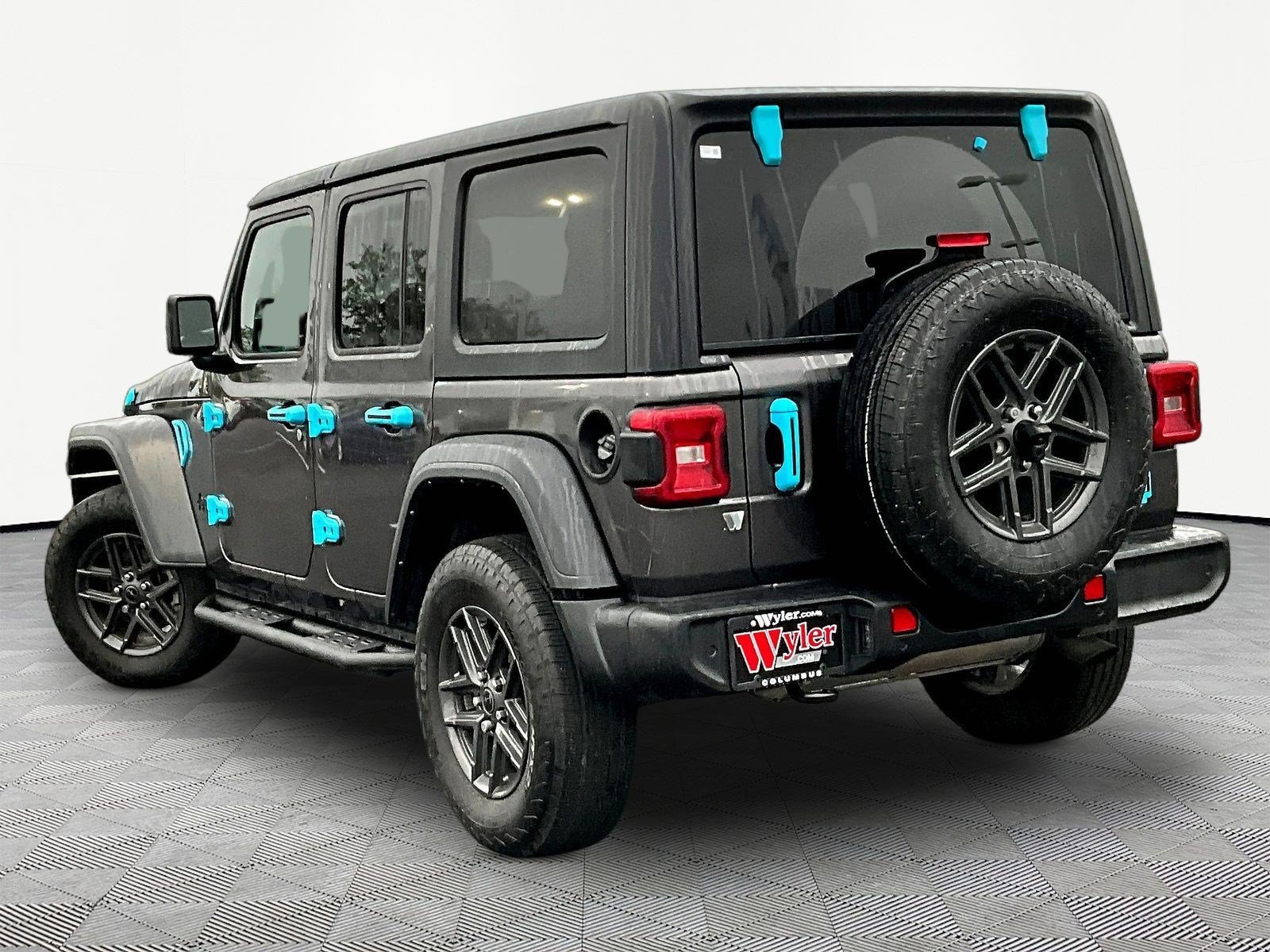Used 2024 Jeep Wrangler Unlimited Sport AWD/4WD image 4