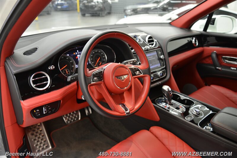 Used 2019 Bentley Bentayga AWD/4WD image 15