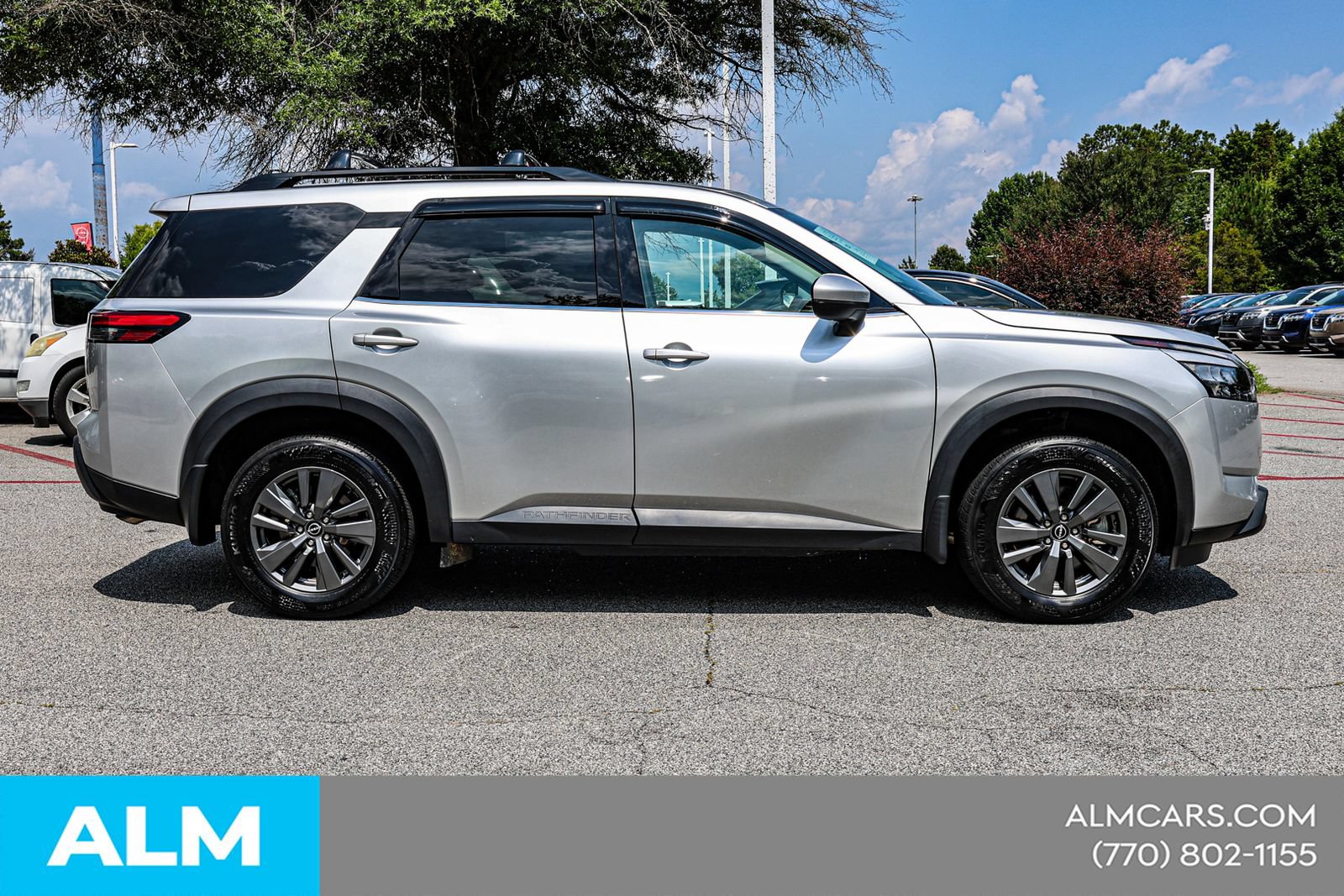 Used 2024 Nissan Pathfinder SV w/ SV Premium Package FWD image 11