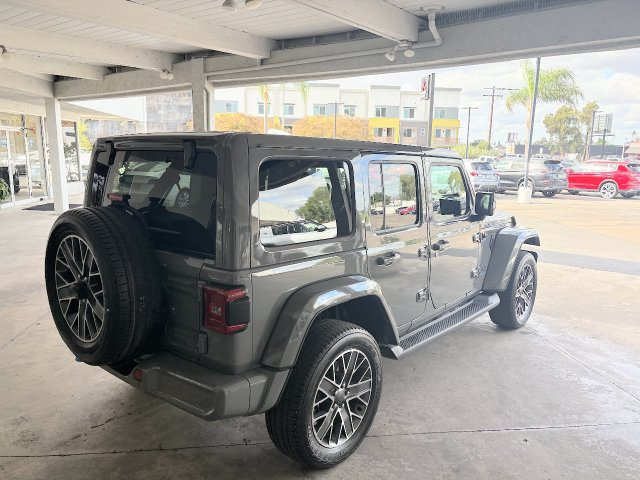 Used 2023 Jeep Wrangler Unlimited Sahara AWD/4WD image 3