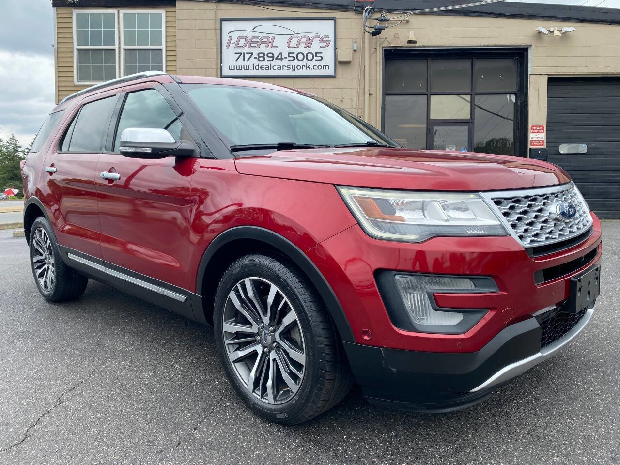 Used 2017 Ford Explorer Platinum AWD/4WD image 1