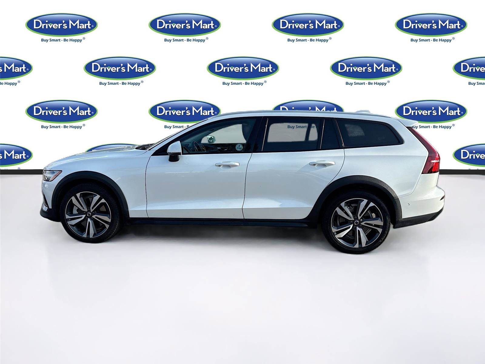 Used 2025 Volvo V60 B5 Cross Country Plus image 4