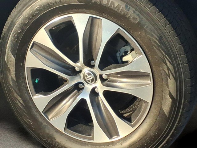 Used 2020 Toyota Highlander XLE image 2