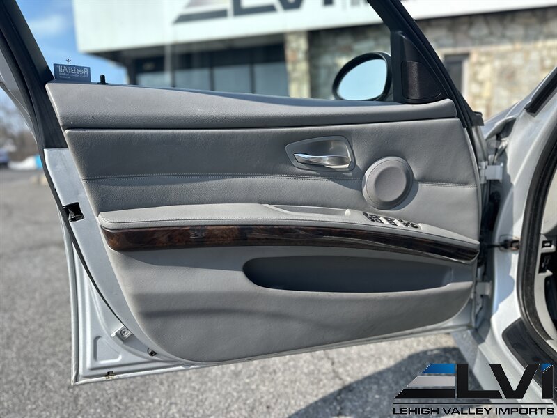 Used 2007 BMW 328xi Wagon AWD/4WD image 16