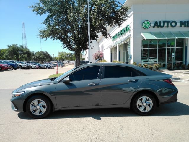 Used 2026 Hyundai Elantra SE FWD image 12