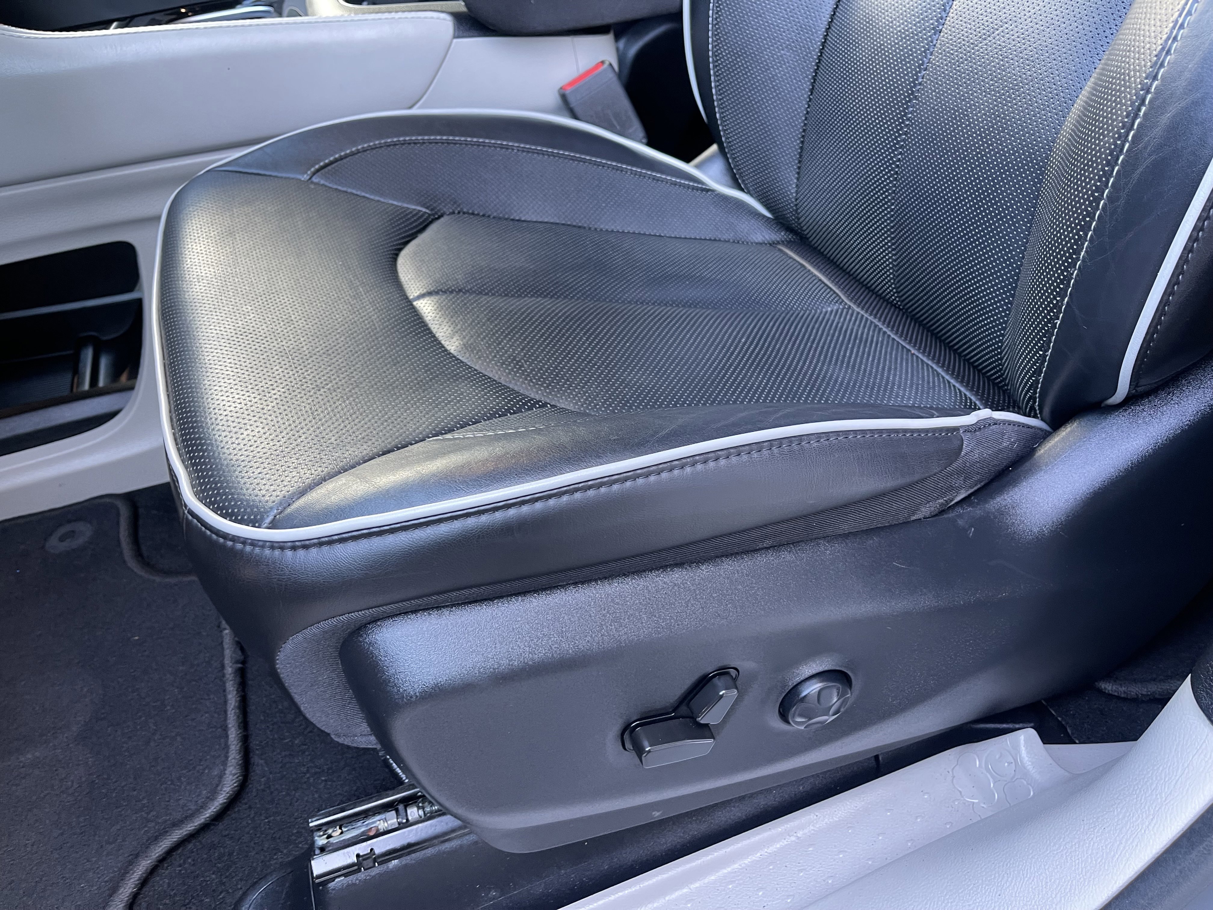 Used 2022 Chrysler Pacifica Limited FWD image 19
