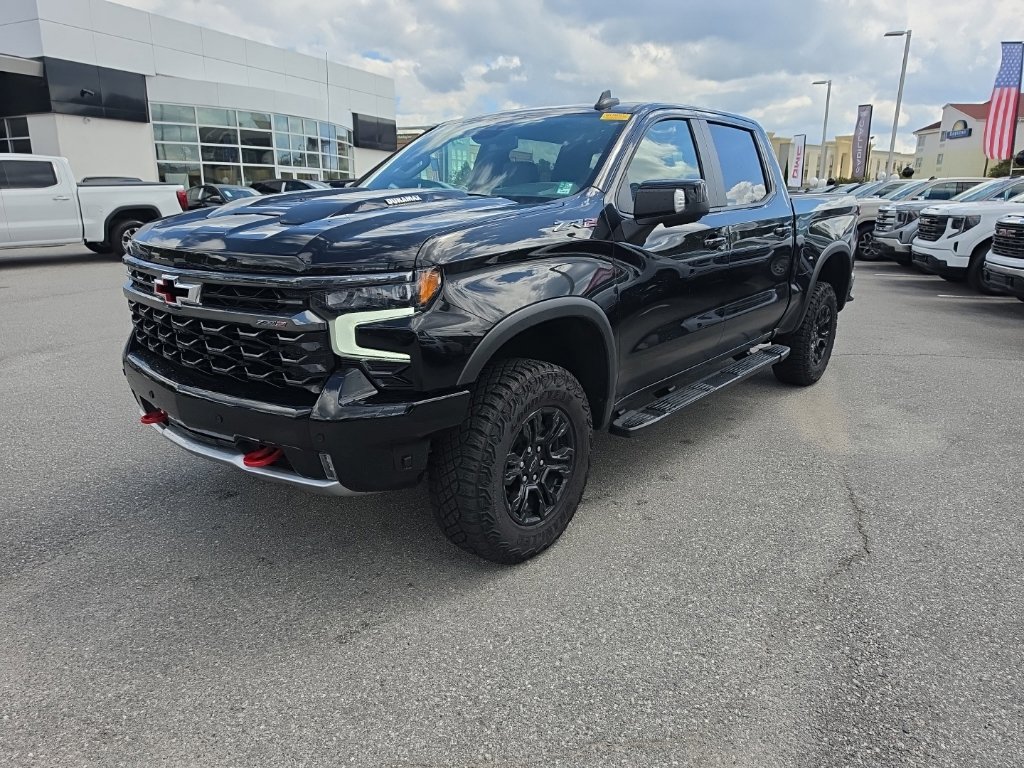Used 2025 Chevrolet Silverado 1500 ZR2 AWD/4WD image 3