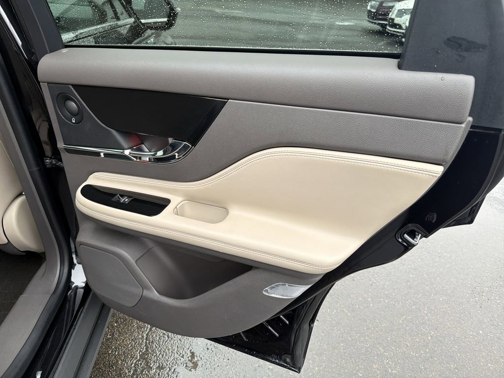 Used 2020 Lincoln Corsair Reserve w/ Equipment Group 201A image 16